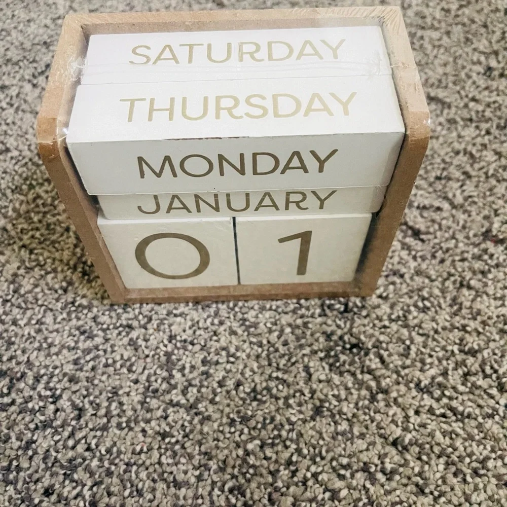 NWT Block wood Perpetual desk Calendar
